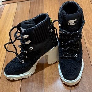 Sorel Women's Black and White Winter Boots